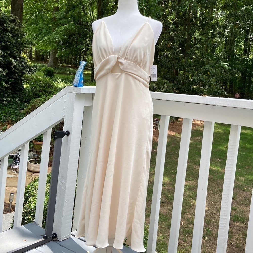 NWT Alexia Admor ivory dress!!